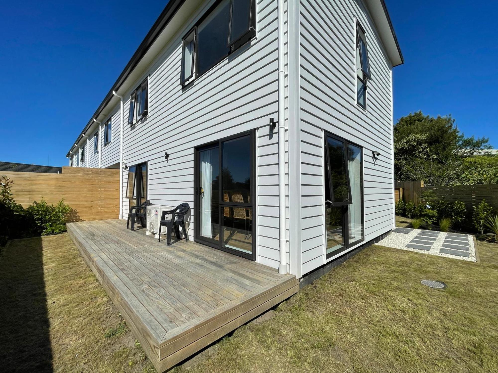 Modern Home By The Reserve Auckland Exterior foto