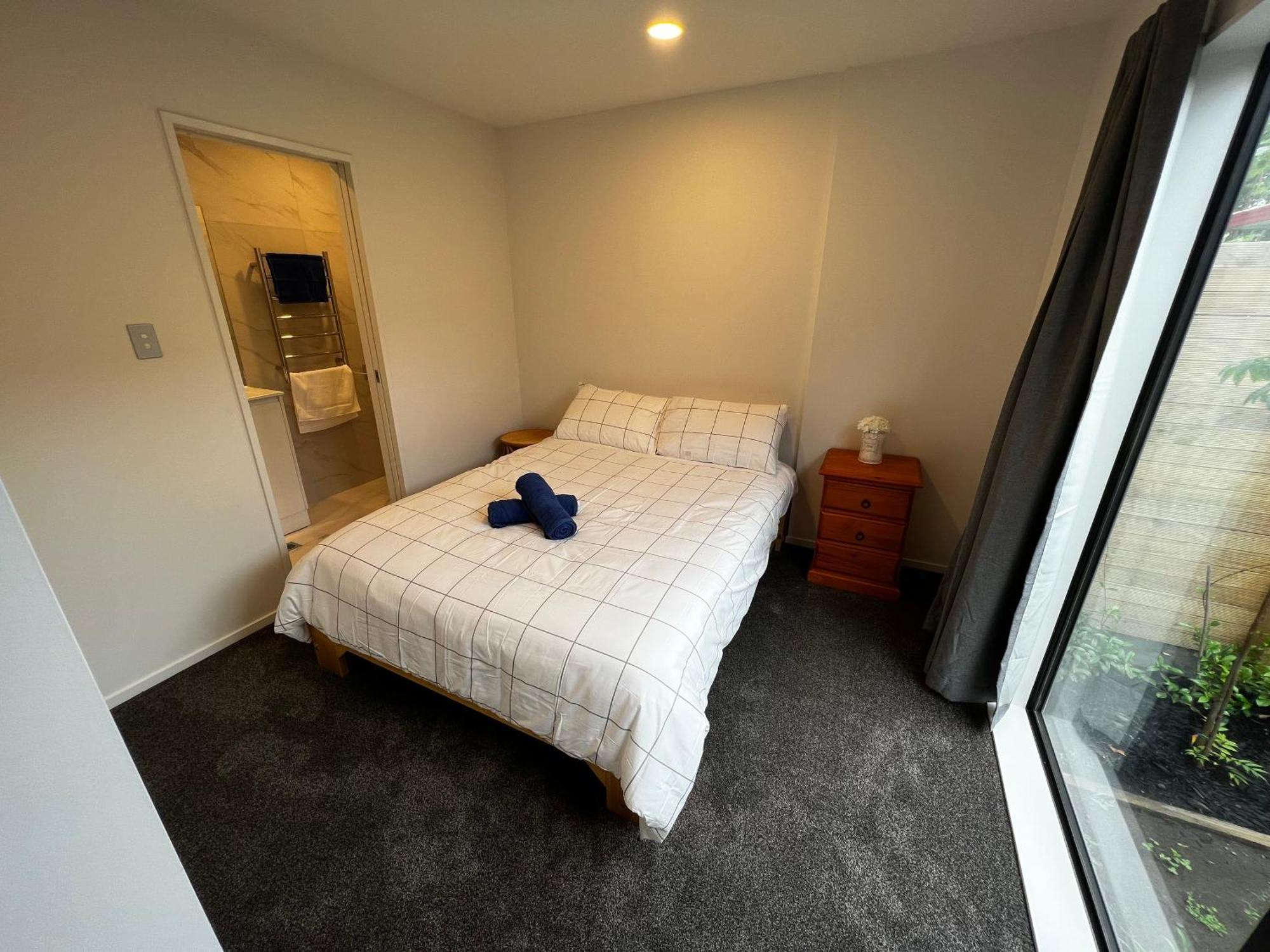 Modern Home By The Reserve Auckland Exterior foto